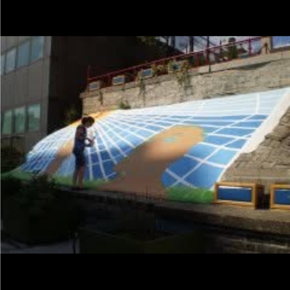 Meet your Posher, Amanda. - Picture 4 of 11